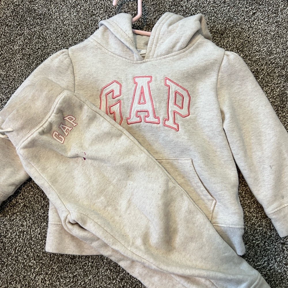 GAP Kids Matching Set in Light Gray and Pink